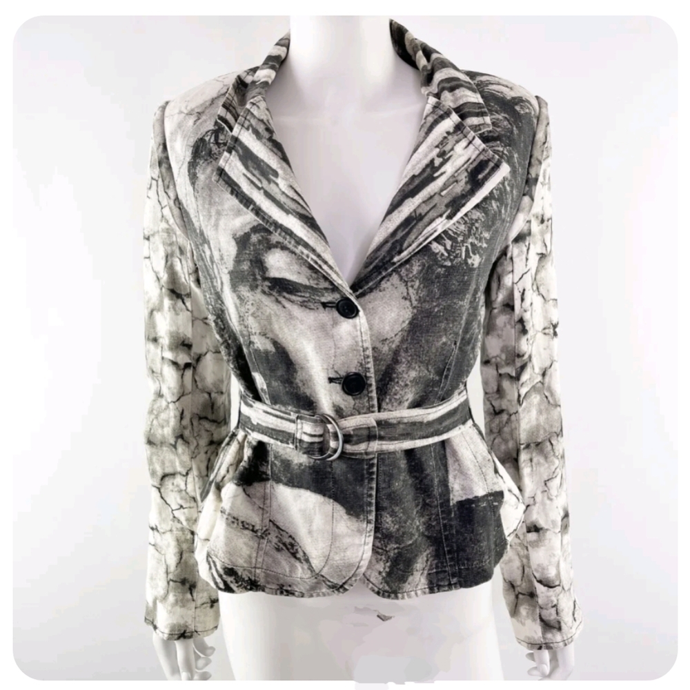 Isabel de Pedro  Jacket/Top